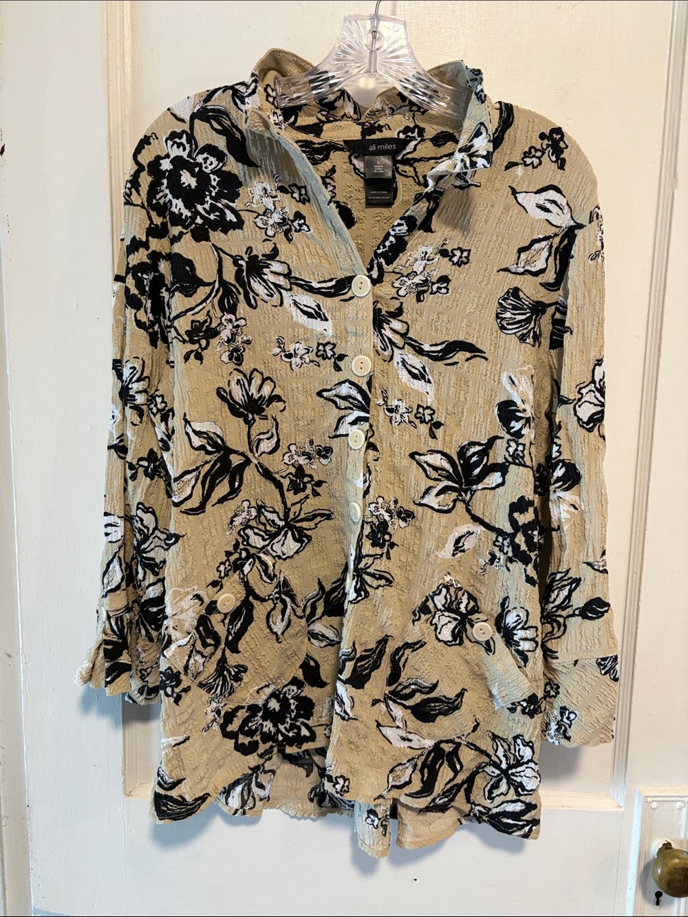 Ali Miles Button Front Top Beige Black White Floral Crinkle Lagenlook Sz S